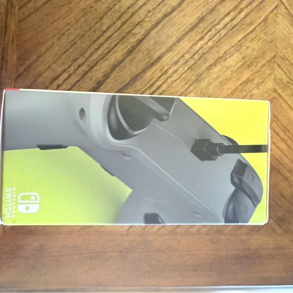 Pokémon Pikachu Vs Meowth Wired Controller Nintendo Switch - Yellow/Black